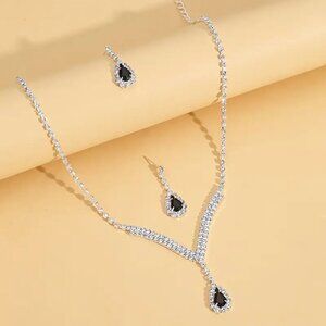 New Wpmens Elegant Black & Silver Teardrop Necklace & Earrings